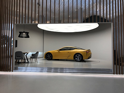 Выставочная зона автосалона Lexus